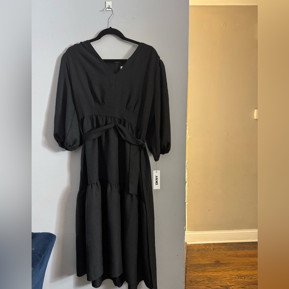 DKNY Monochrome Tag